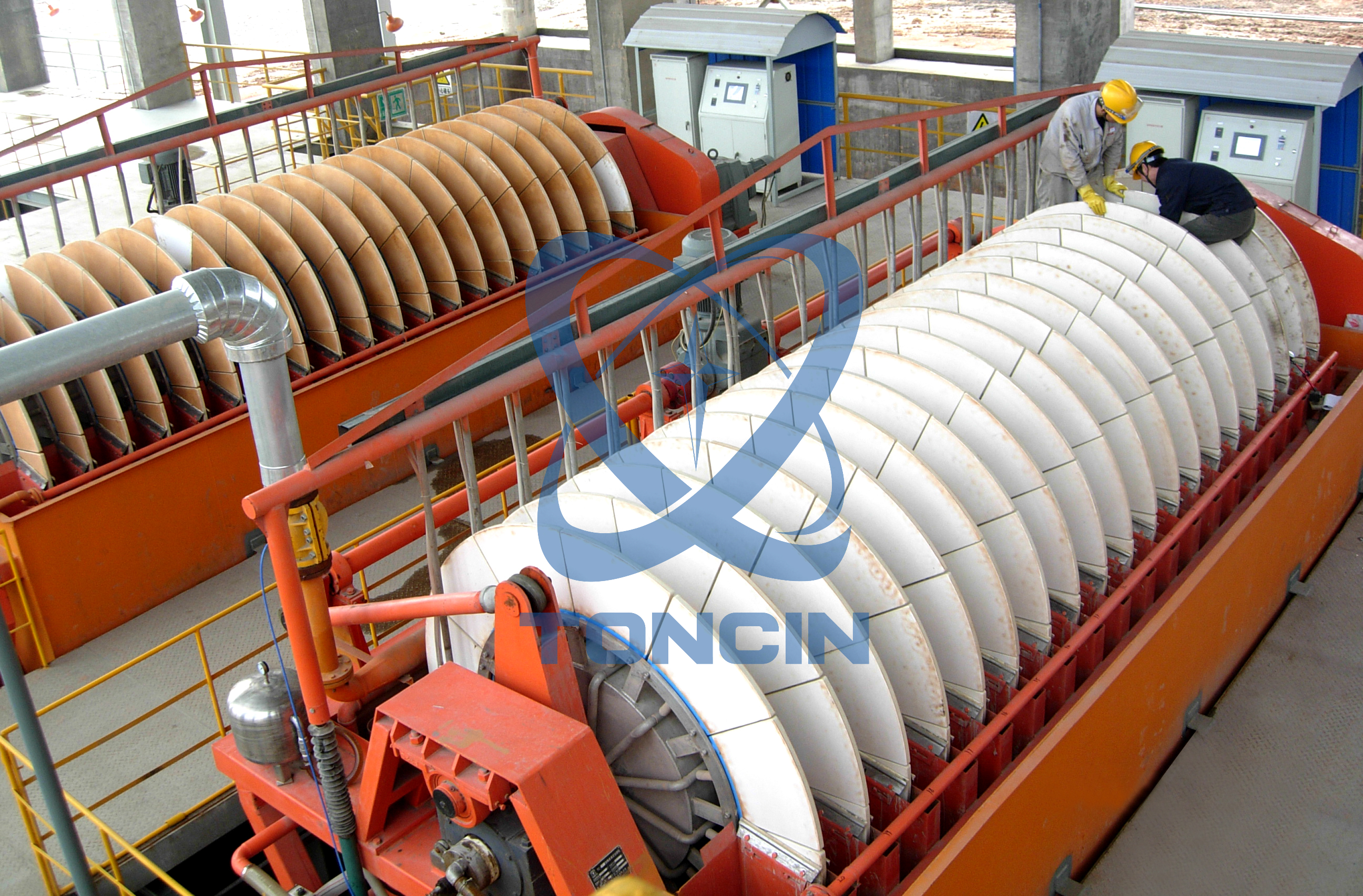 Ceramic disc filter for mining industry